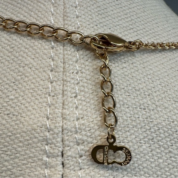 Christian Dior Heart Pendant Necklace with rhinestones - Picture 4 of 5